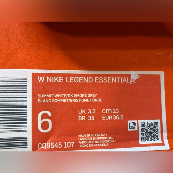 Nike Women’s Legend Essential 2 Training Shoes - Size 6 - Picture 2 of 9